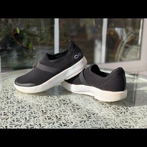 OOFOS Slip-ons